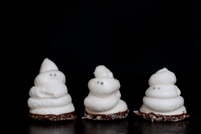 Spooky Ghost Meringues