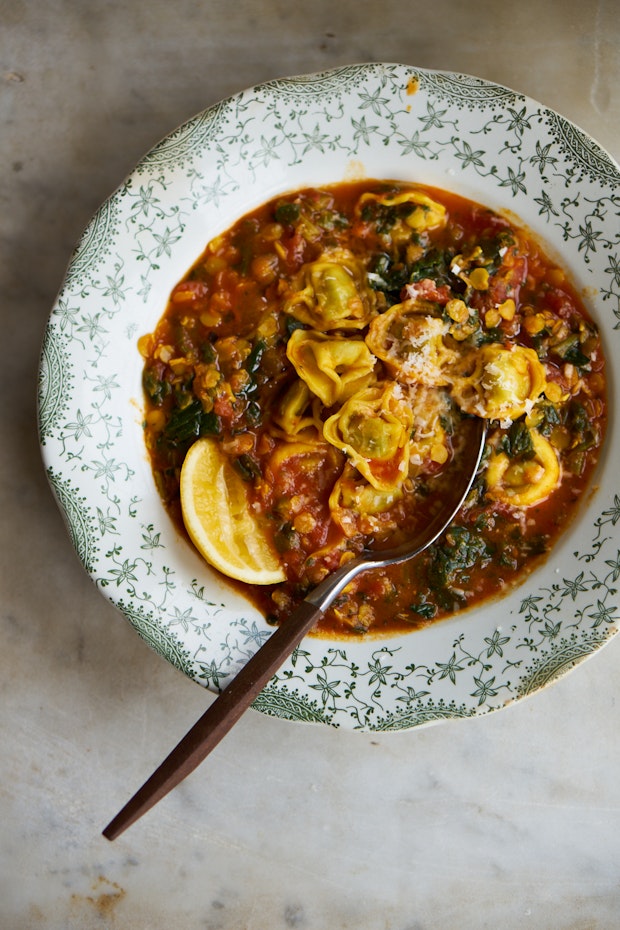 Curry tomato tortellini soup