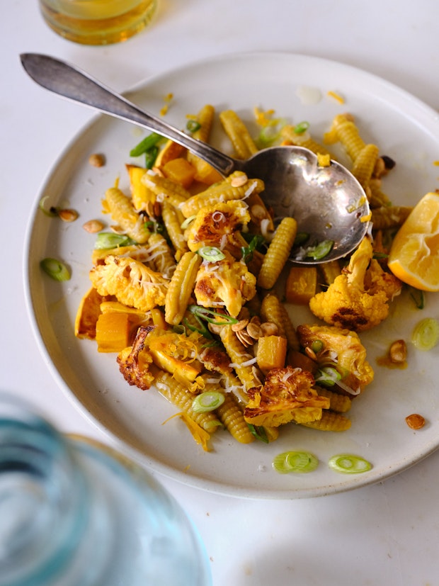 Cavatelli casero con verduras de invierno asadas