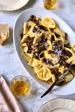 Pappardelle: A Elegância Rústica da Massa Italiana que Aquece o Coração Pappardelle: A Elegância Rústica da Massa Italiana que Aquece o Coração