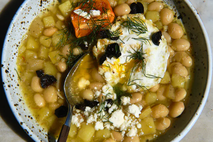 White Bean Soup with Garlic and Olive Oil