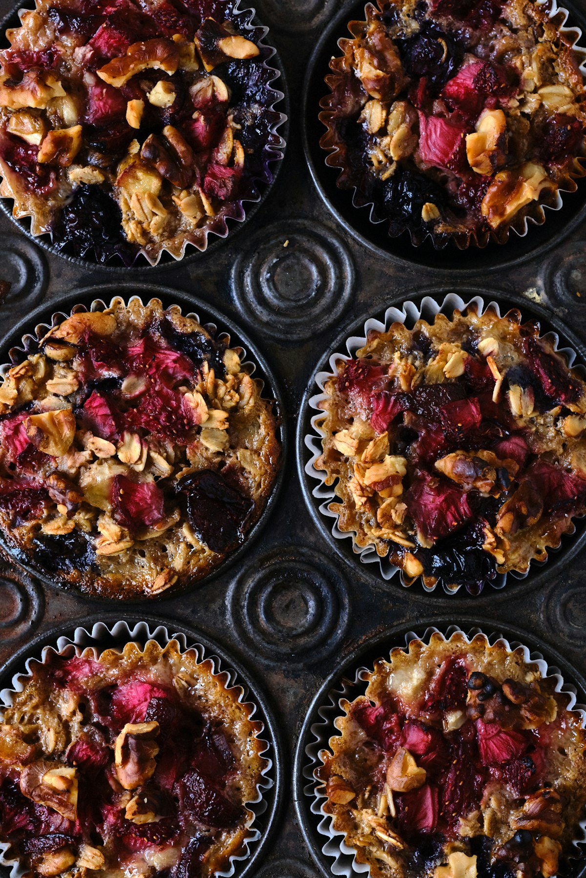 https://images.101cookbooks.com/baked-oatmeal-cups-v.jpg?w=1200&auto=format