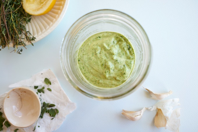 Five-minute avocado dressing with herbs and spinach