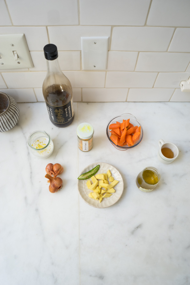 https://images.101cookbooks.com/ginger-carrot-dressing-recipe-3.jpg