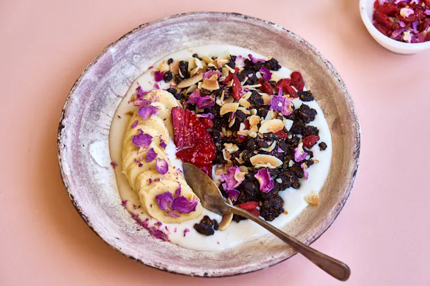 The Perfect Healthy Granola (Low Oil & Naturally Sweetened)