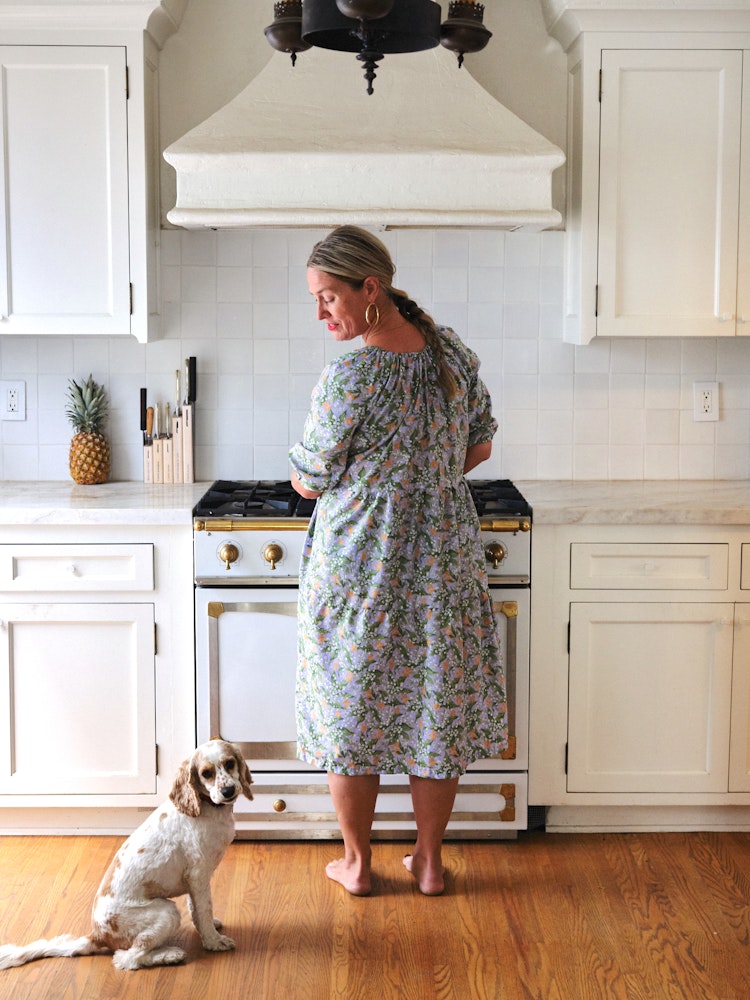 Heidi Swanson with cocker spaniel Polly in her Los Angeles kitchen