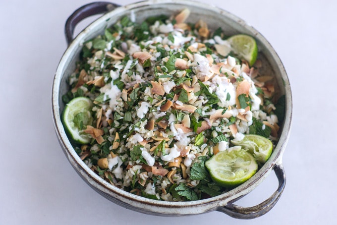 Herbal rice salad with peanuts