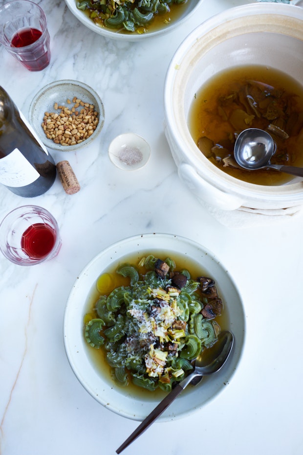 10 Minute Instant Pot Mushroom Broth