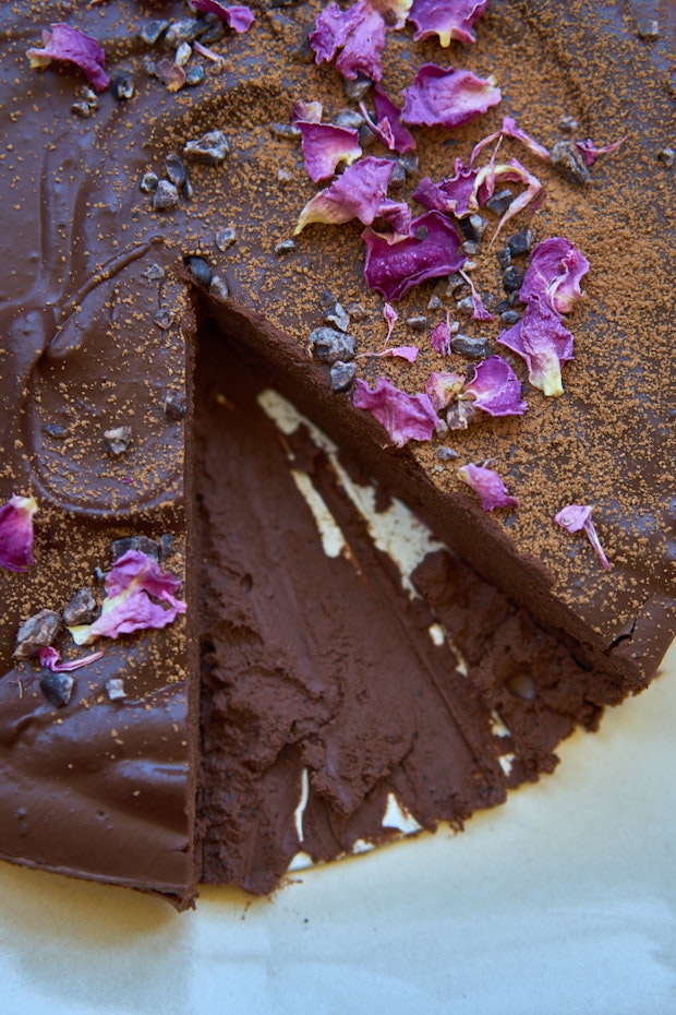 The Ultimate No Bake Chocolate Cake