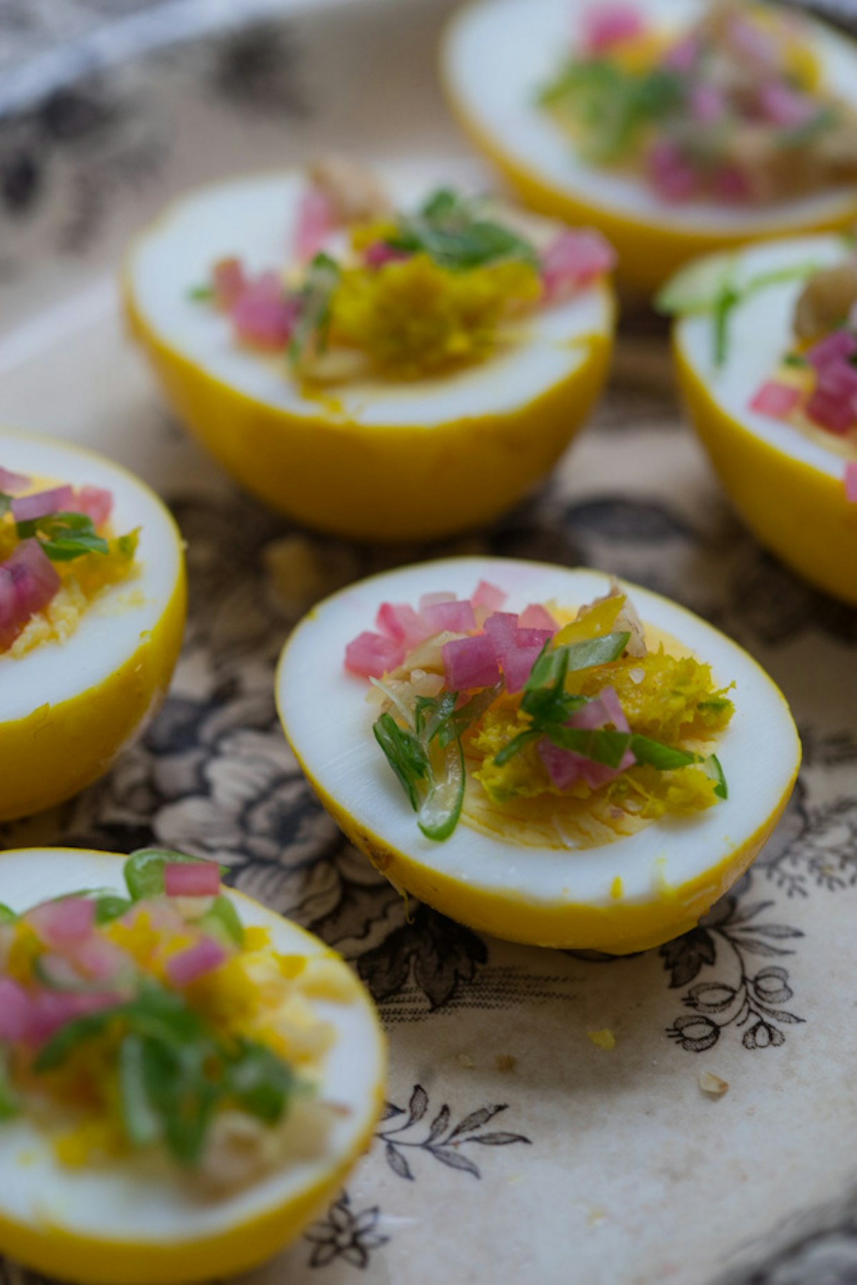 https://images.101cookbooks.com/pickled-turmeric-eggs-2.jpg?w=1200&auto=format