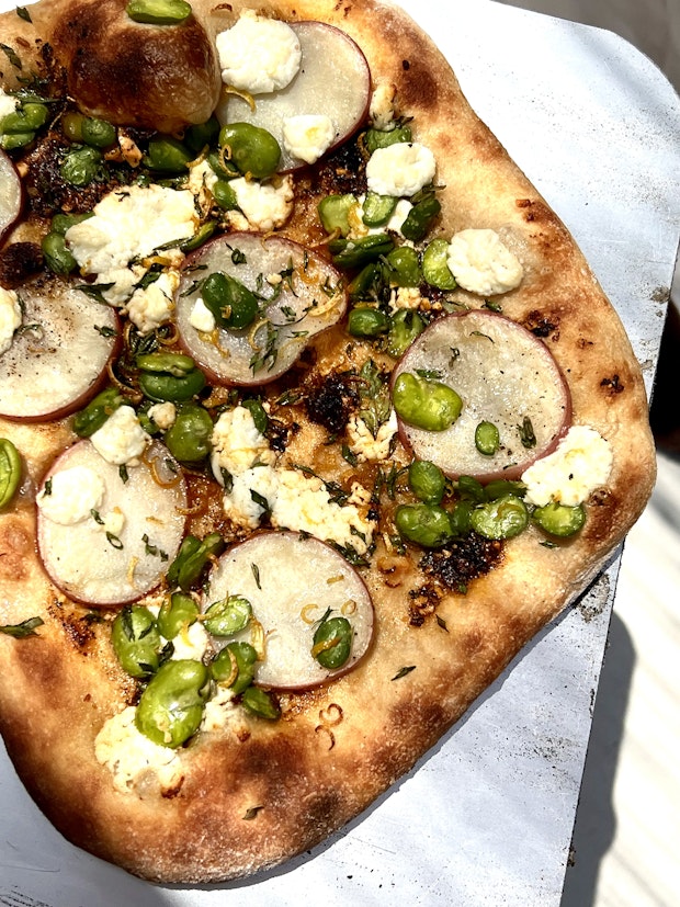 Pizza with potatoes, broad beans, ricotta, herbs and lemon