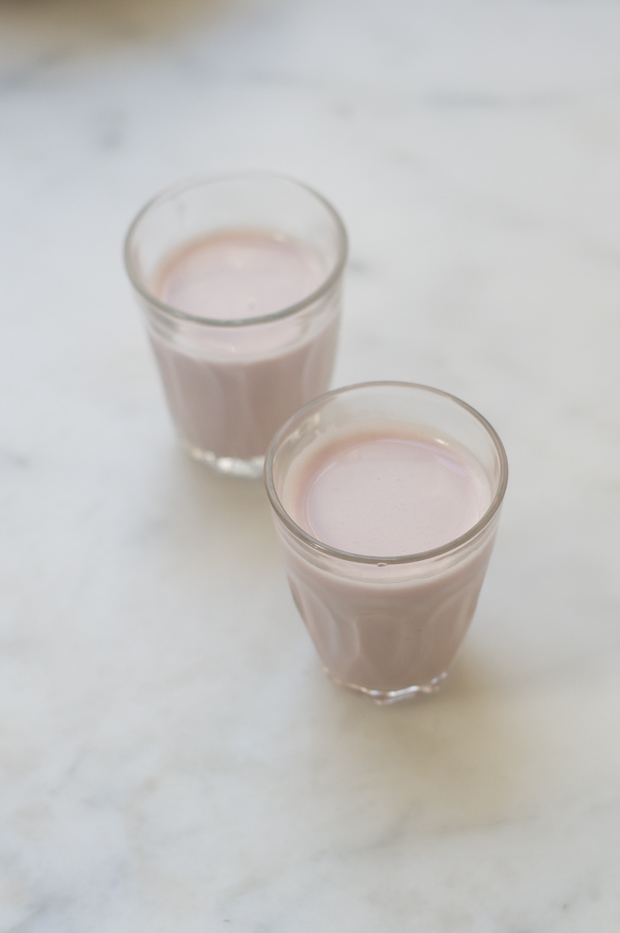 https://images.101cookbooks.com/strawberry-almond-milk-recipe-2.jpg