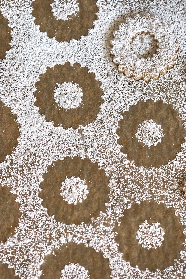 Swedish Rye Cookies and Powdered Sugar