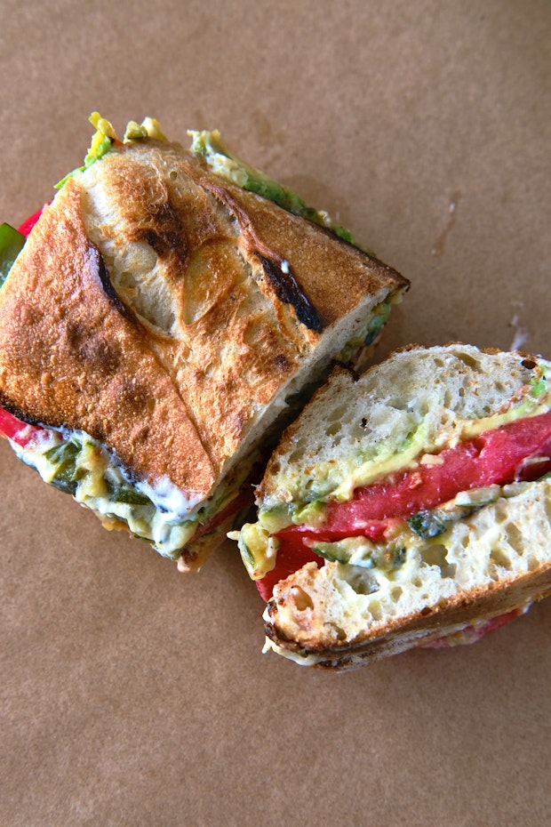 tomato sandwich sliced in half