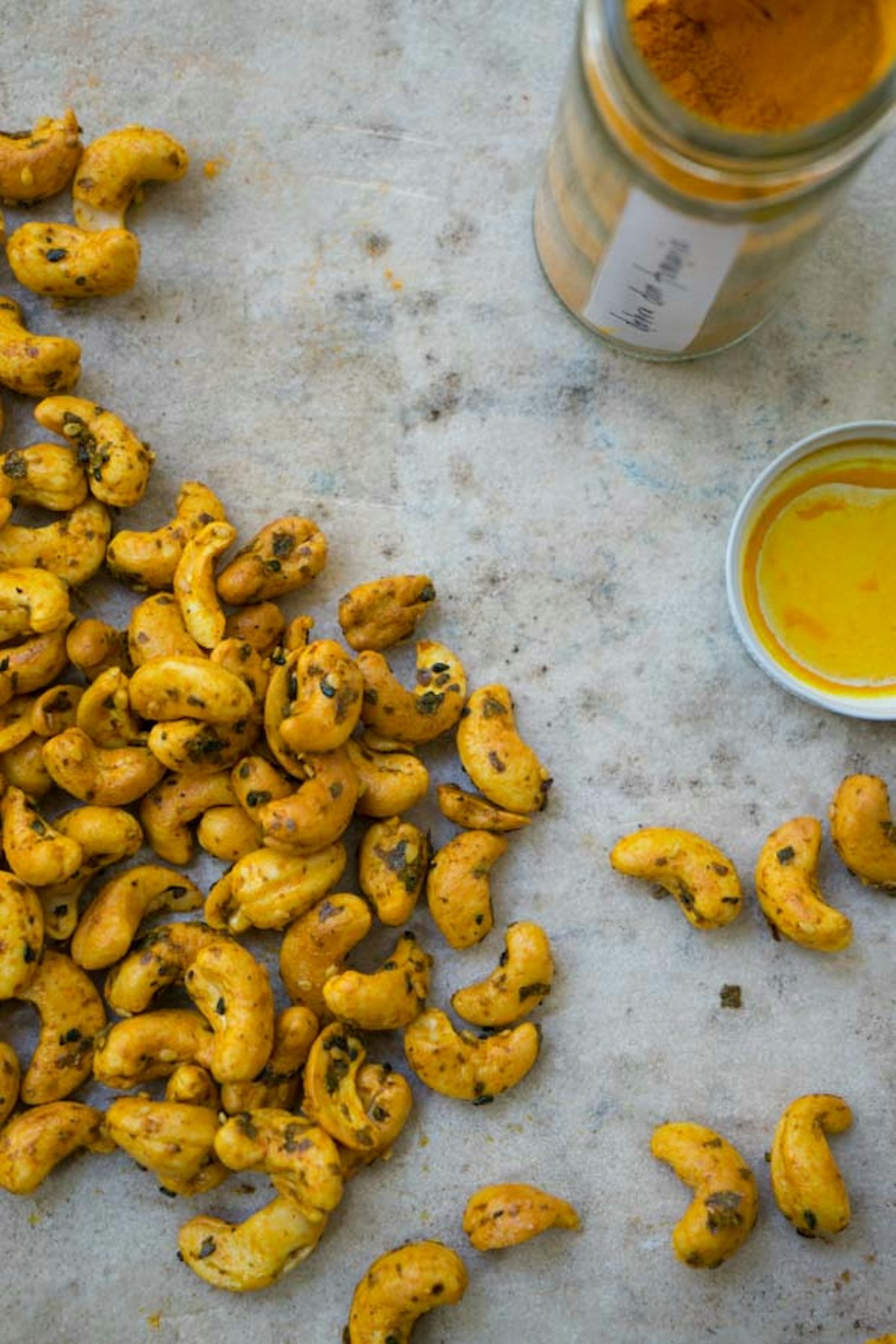 Microbiota-friendly Turmeric Cashews